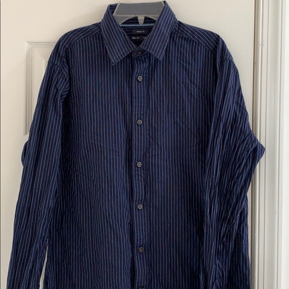Men’s Gap Long Sleeve Dress Shirt.